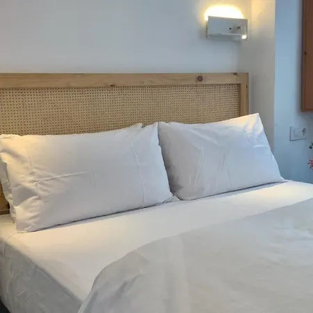 El Bagul, Terrace Boutique * Ля Эскала