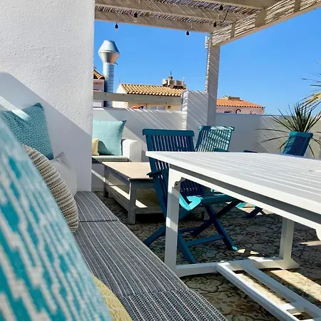 El Bagul, Terrace Boutique * Ля Эскала